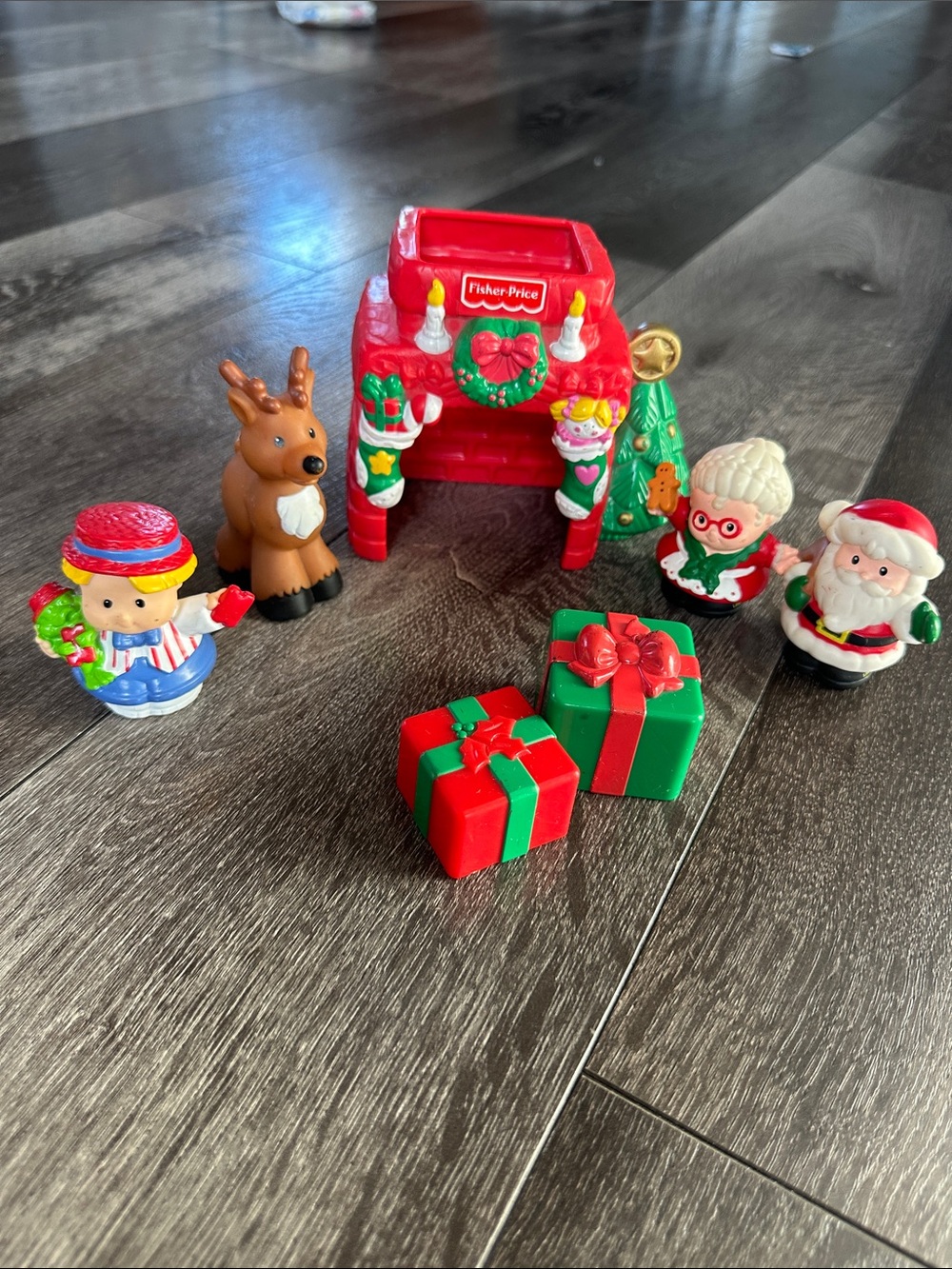 Fisher-Price Holiday Playset Figures & Accessories in Red and Green